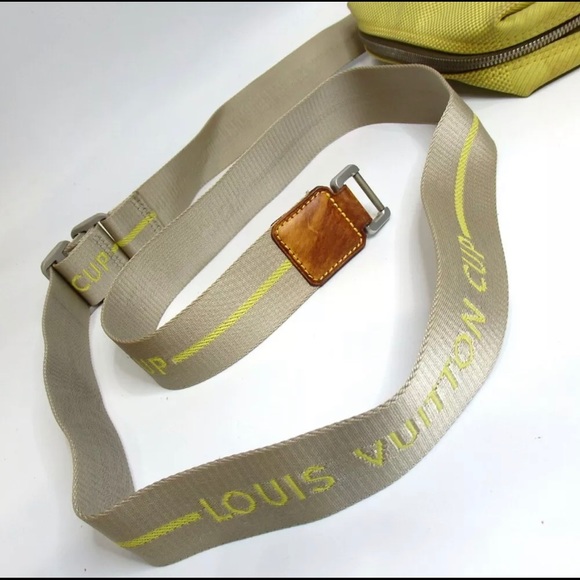 Louis Vuitton crossbody bag - Picture 3 of 7